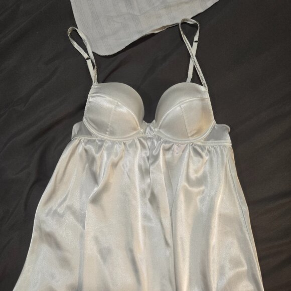 Satin lounge wear - Picture 1 of 1